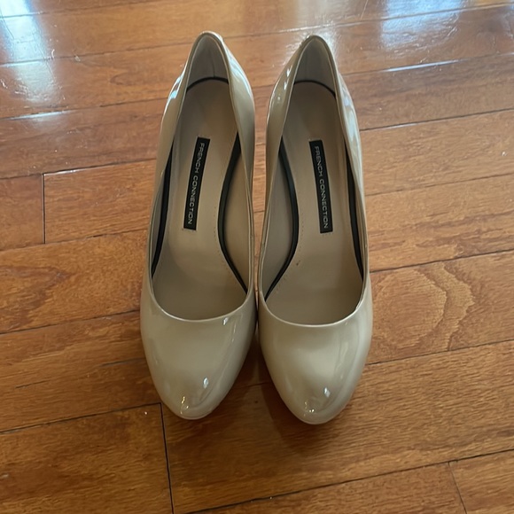 FRENCH CONNECTION PATENT LEATHER HEELS - Picture 2 of 9